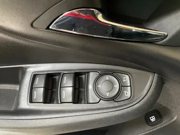 2018 Chevrolet Volt - image 24