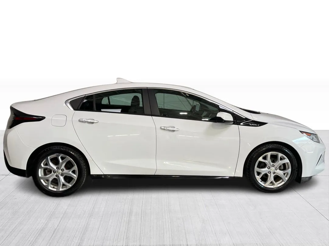 2019 Chevrolet Volt — photo 2