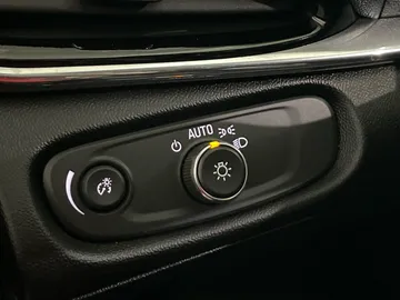 2019 Chevrolet Volt - image 19