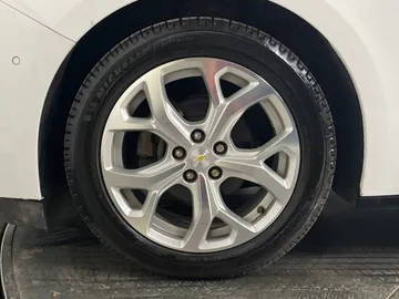 2019 Chevrolet Volt - image 7