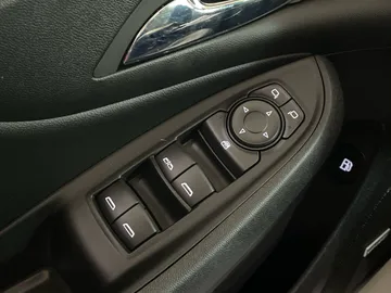 2019 Chevrolet Volt - image 27