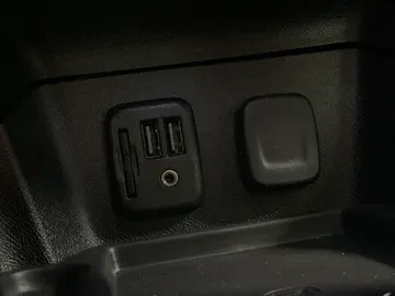 2019 Chevrolet Volt - image 30