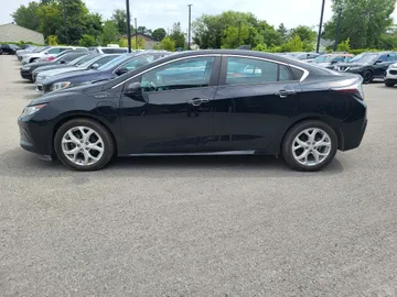2017 Chevrolet Volt - image 6