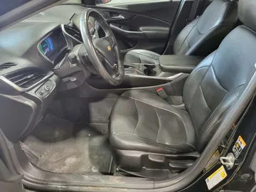 2017 Chevrolet Volt - image 8