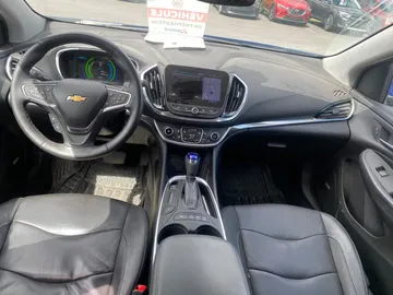 2018 Chevrolet Volt - image 9