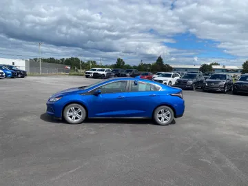 2018 Chevrolet Volt - image 4