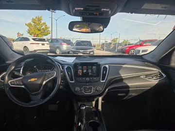 2018 Chevrolet Malibu - image 9
