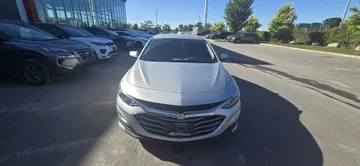 2020 Chevrolet Malibu - image 2