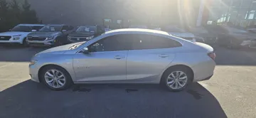 2020 Chevrolet Malibu - image 4