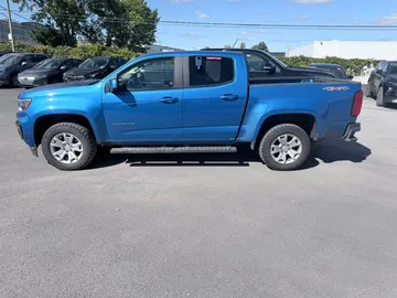 2022 Chevrolet Colorado - image 3