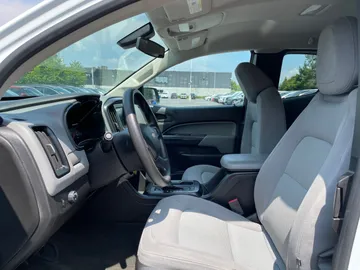 2018 Chevrolet Colorado - image 3