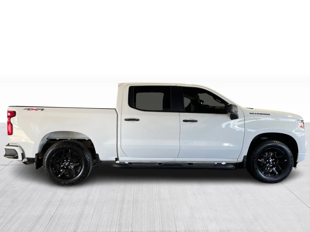 2024 Chevrolet Silverado 1500 — photo 2