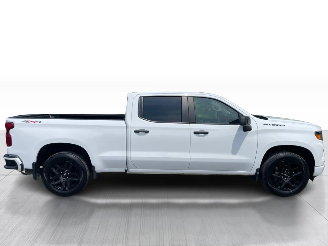 2023 Chevrolet Silverado 1500 — photo 2