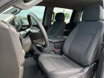 2024 Chevrolet Silverado 1500 - image 3