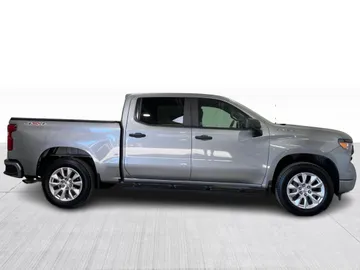 2024 Chevrolet Silverado 1500 - image 2