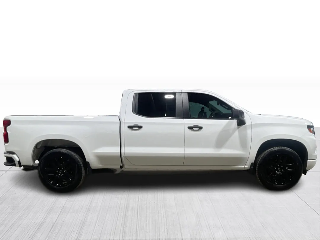 2024 Chevrolet Silverado 1500 — photo 2