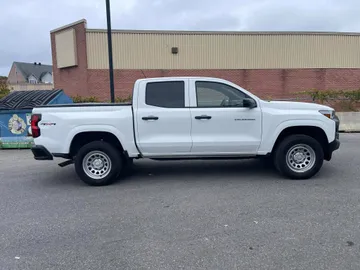 2024 Chevrolet Colorado - image 6