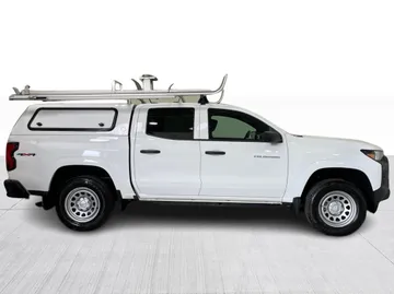2025 Chevrolet Colorado - image 2