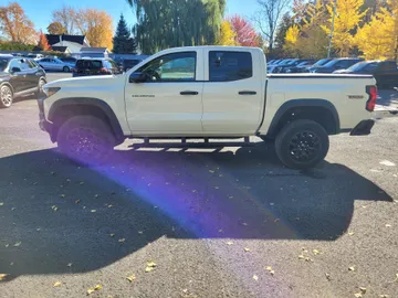 2024 Chevrolet Colorado - image 4