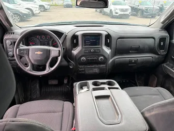 2023 Chevrolet Silverado 1500 - image 9