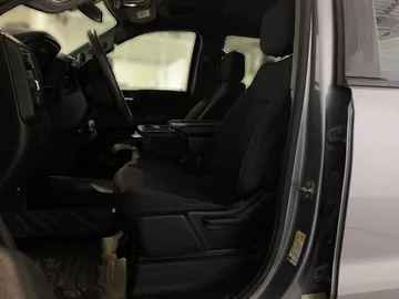 2023 Chevrolet Silverado 1500 - image 3