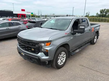 2023 Chevrolet Silverado 1500 - image 3