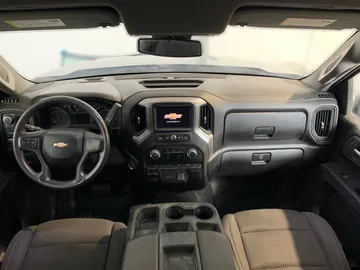 2023 Chevrolet Silverado 1500 - image 4
