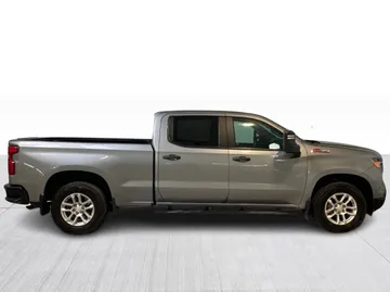 2023 Chevrolet Silverado 1500 - image 2