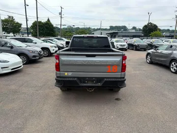 2023 Chevrolet Silverado 1500 - image 7