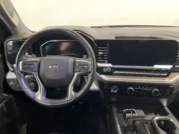 2024 Chevrolet Silverado 1500 - image 4