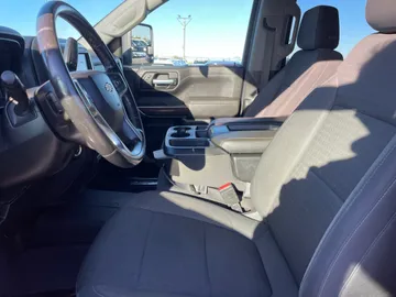2021 Chevrolet Silverado 1500 - image 3