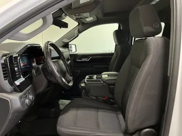 2022 Chevrolet Silverado 1500 - image 3