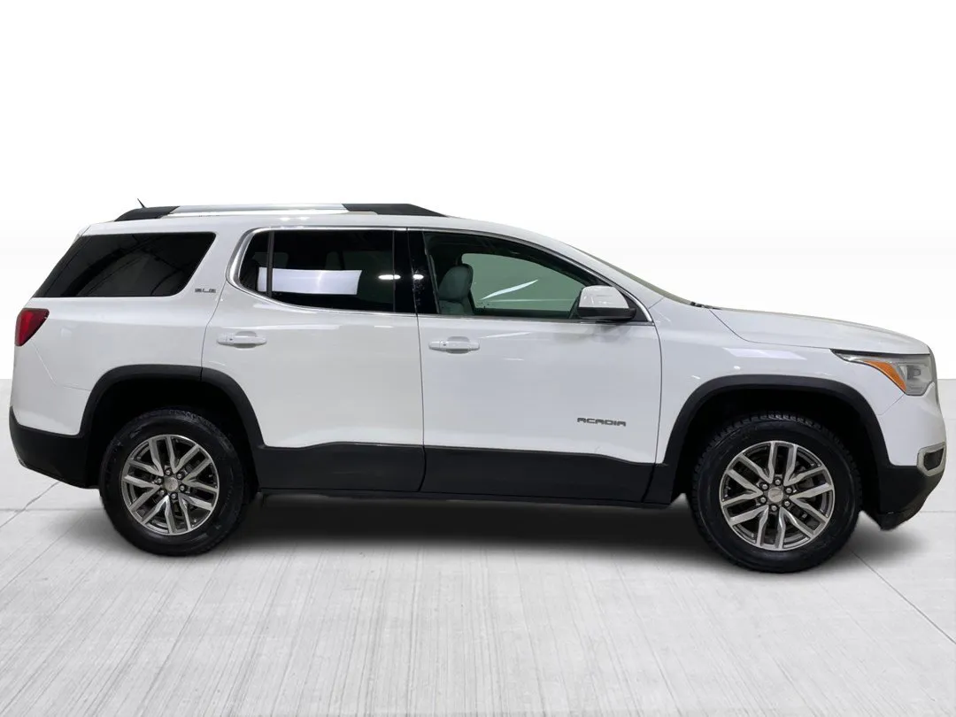 2019 GMC Acadia — photo 2