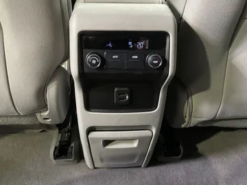 2019 GMC Acadia - image 29