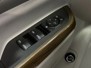 2019 GMC Acadia - image 23