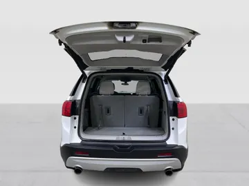 2019 GMC Acadia - image 13
