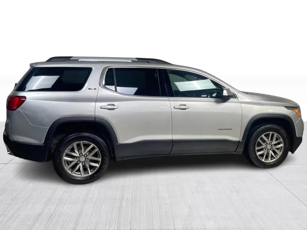 2019 GMC Acadia — photo 2