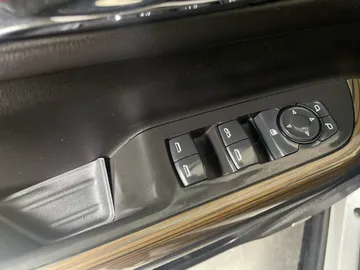 2019 GMC Acadia - image 25