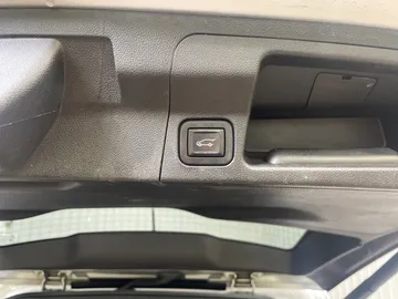 2019 GMC Acadia - image 19