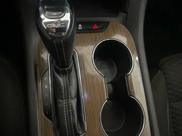 2019 GMC Acadia - image 30