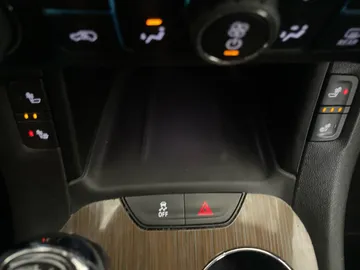 2019 GMC Acadia - image 27