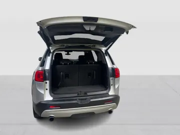 2019 GMC Acadia - image 12