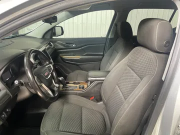2019 GMC Acadia - image 3