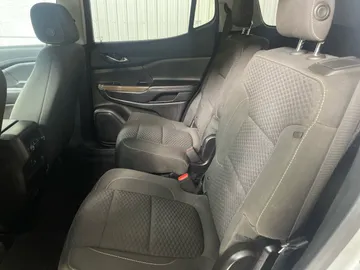 2019 GMC Acadia - image 14