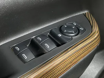 2017 GMC Acadia - image 20