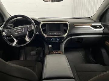2017 GMC Acadia - image 4
