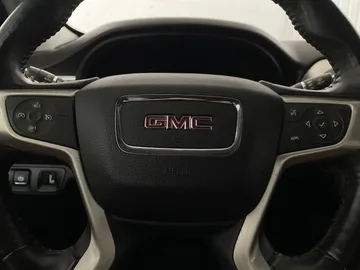 2017 GMC Acadia - image 17