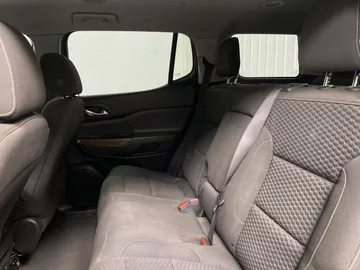 2017 GMC Acadia - image 15