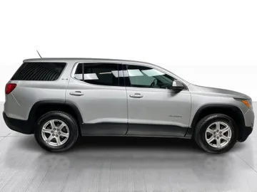 2017 GMC Acadia - image 2
