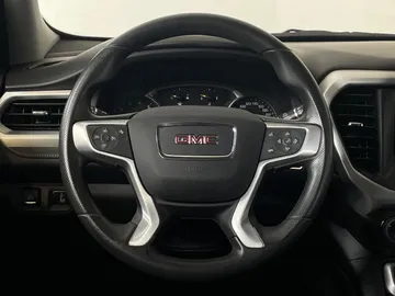 2022 GMC Acadia - image 17